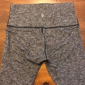 Lululemon Grey/White Wunder Under leggings